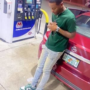 Meet your Posher, Derrius